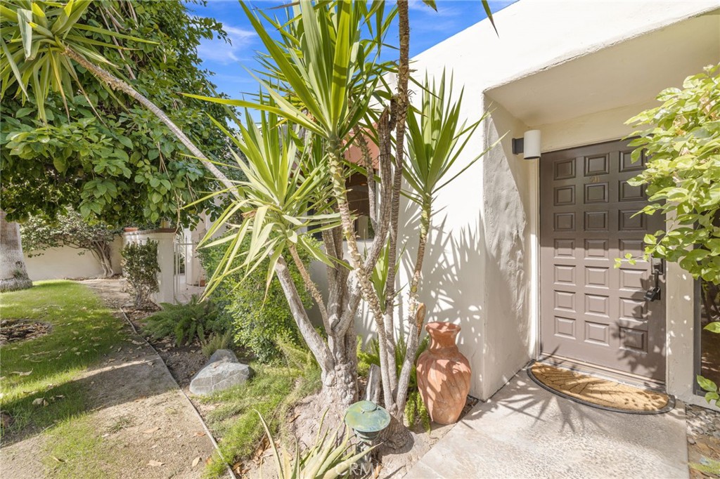 255 E Avenida Granada 211