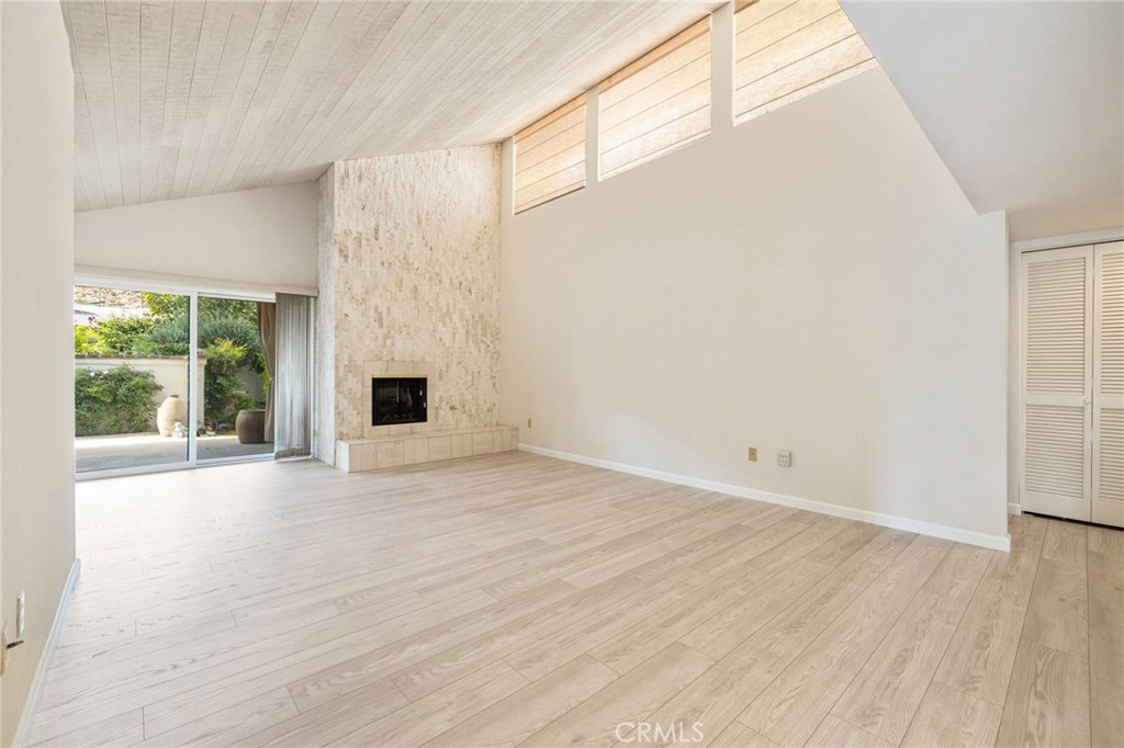 255 E Avenida Granada 211