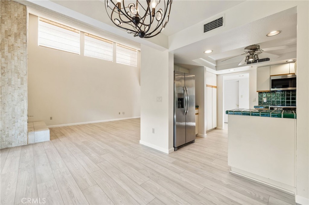 255 E Avenida Granada 211