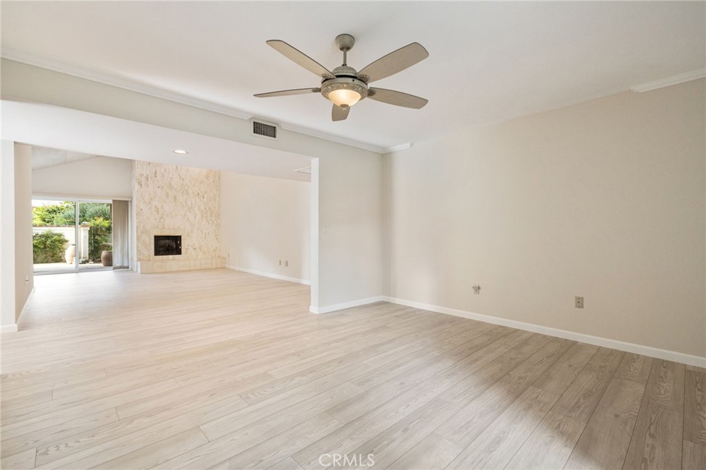 255 E Avenida Granada 211