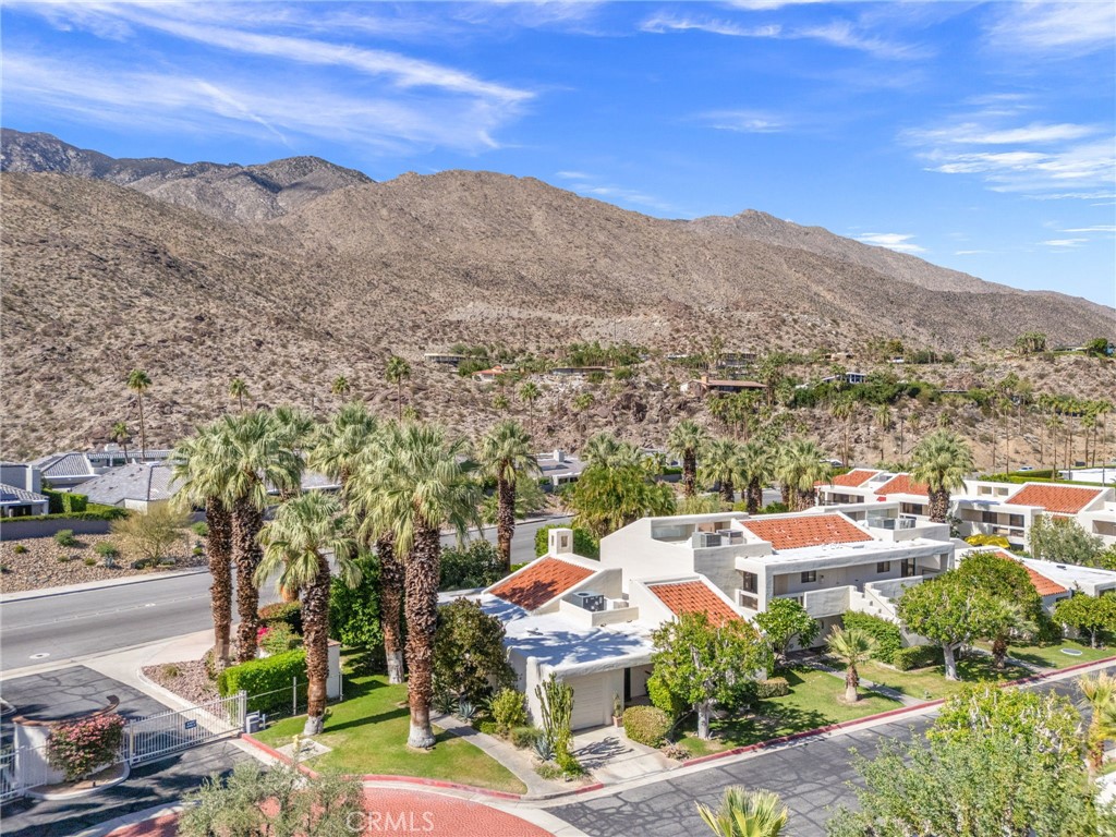 255 E Avenida Granada 211