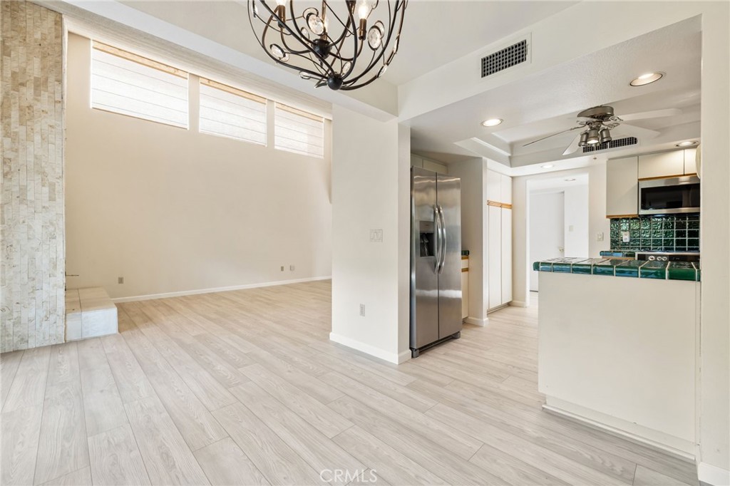 255 E Avenida Granada 211