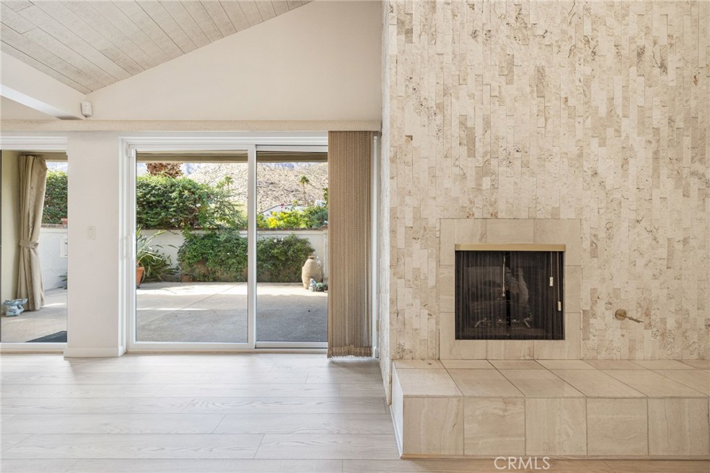 255 E Avenida Granada 211