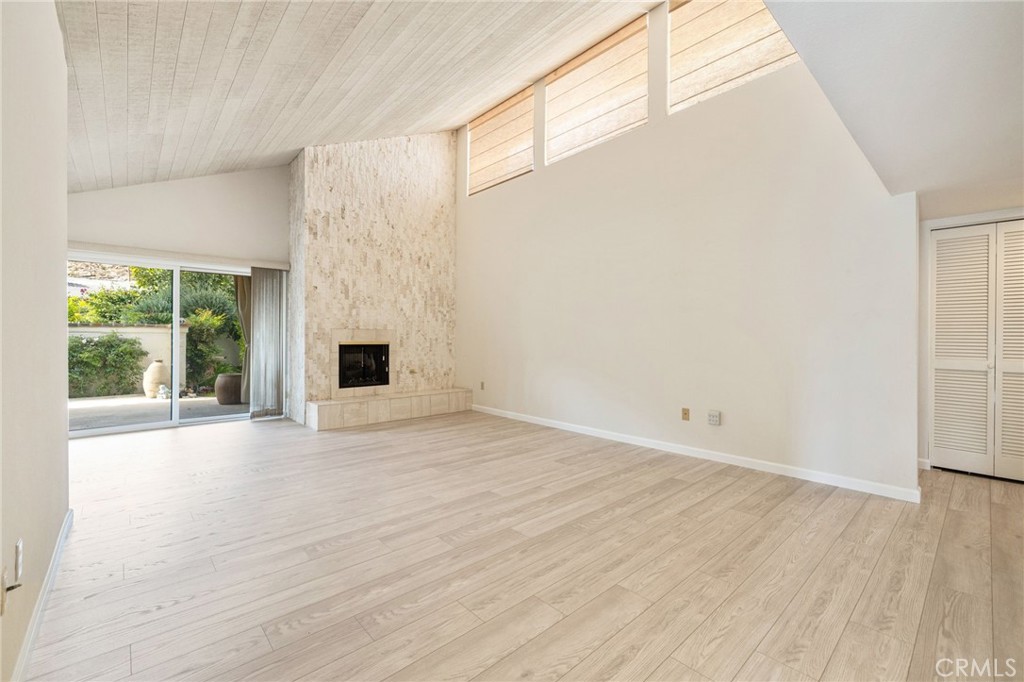 255 E Avenida Granada 211