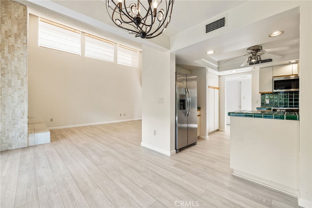 255 E Avenida Granada 211