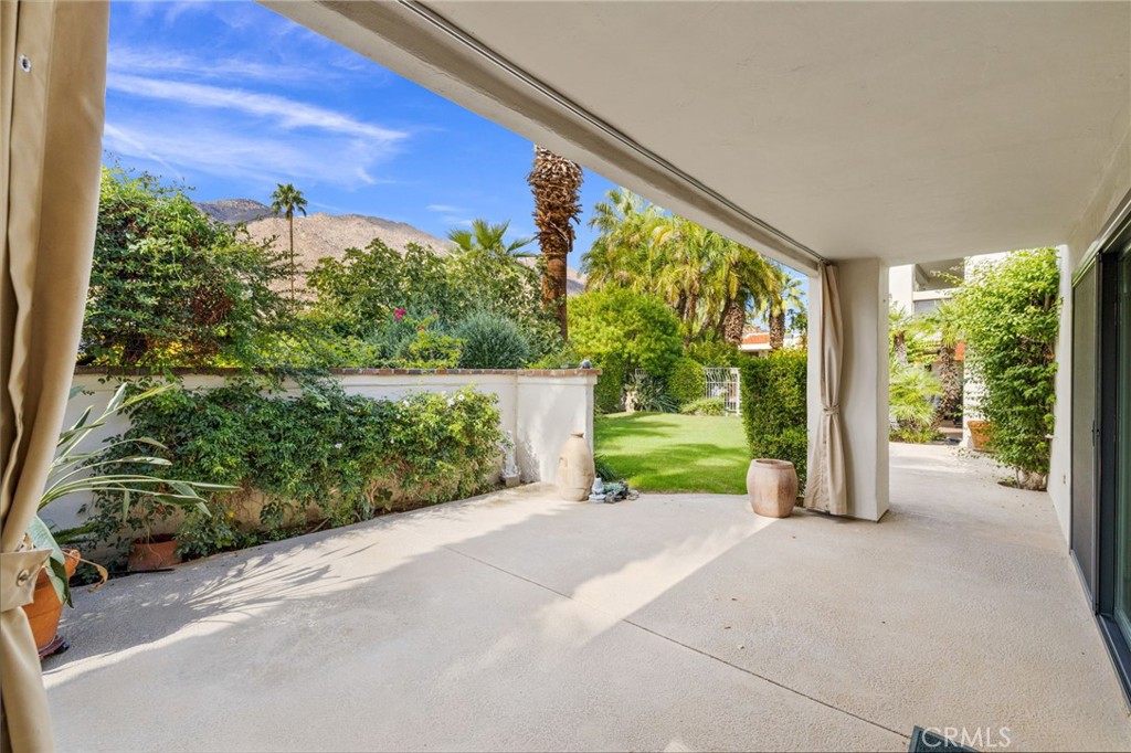 255 E Avenida Granada 211