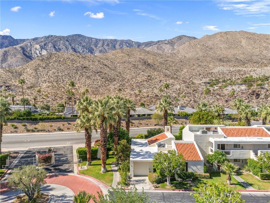 255 E Avenida Granada 211