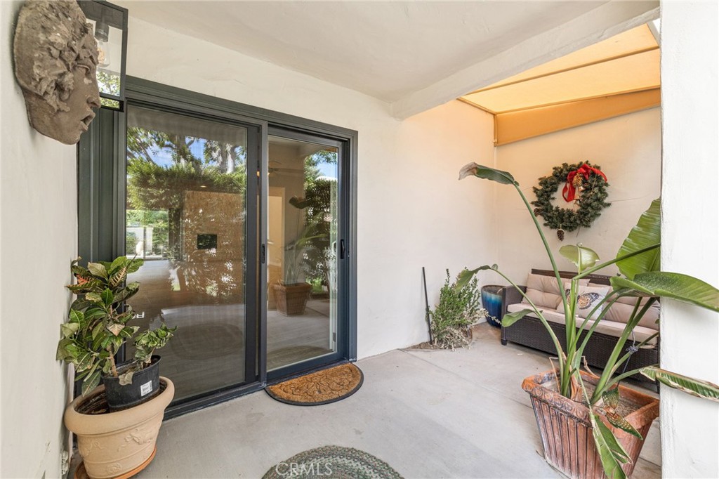 255 E Avenida Granada 211