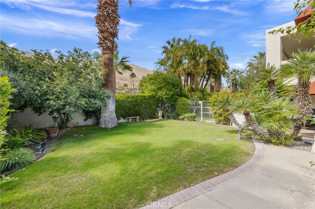 255 E Avenida Granada 211