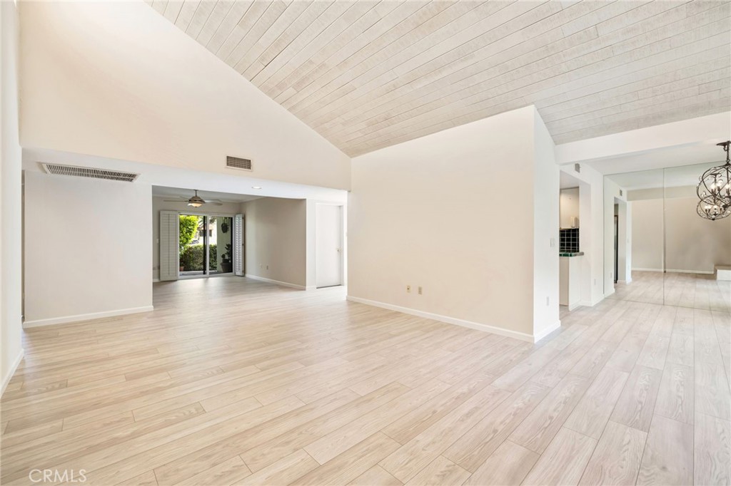 255 E Avenida Granada 211