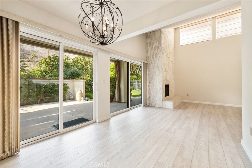 255 E Avenida Granada 211