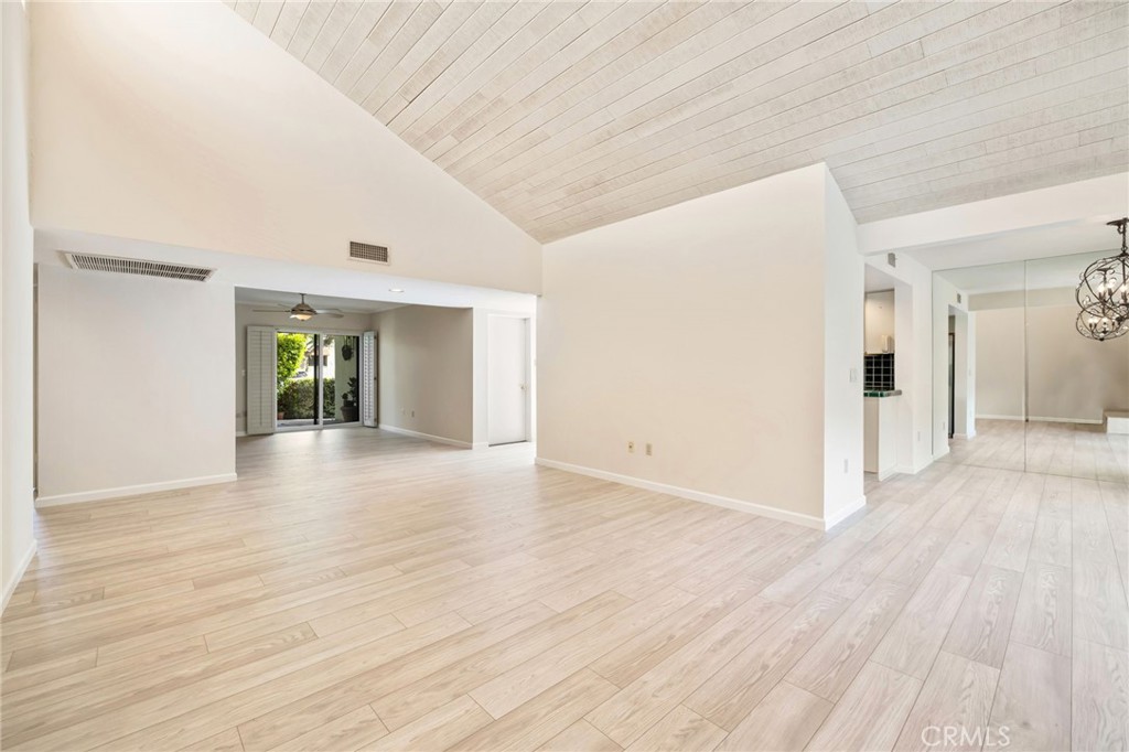 255 E Avenida Granada 211