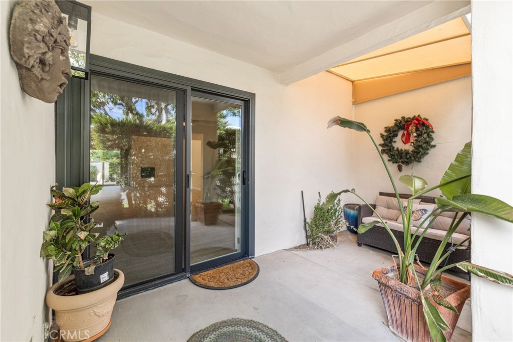 255 E Avenida Granada 211