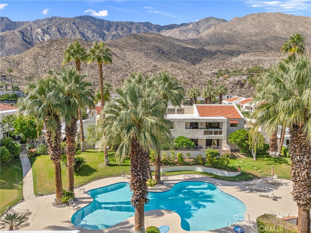 255 E Avenida Granada 211