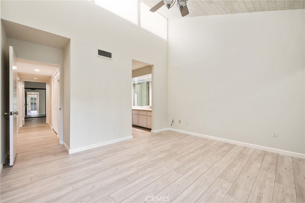 255 E Avenida Granada 211