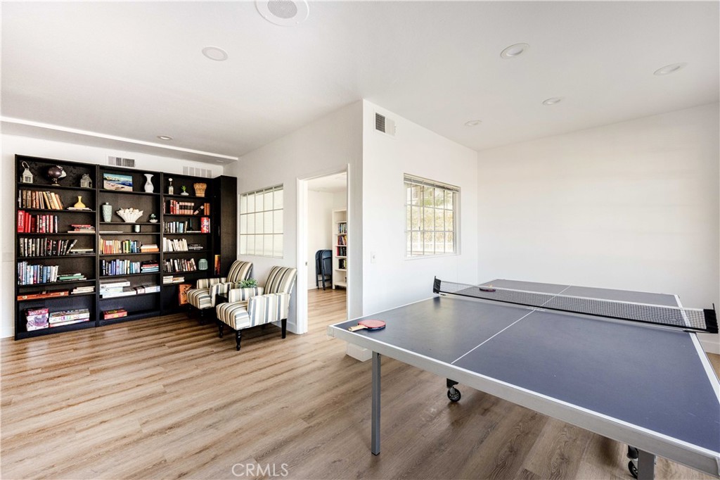 10 Corniche Drive E