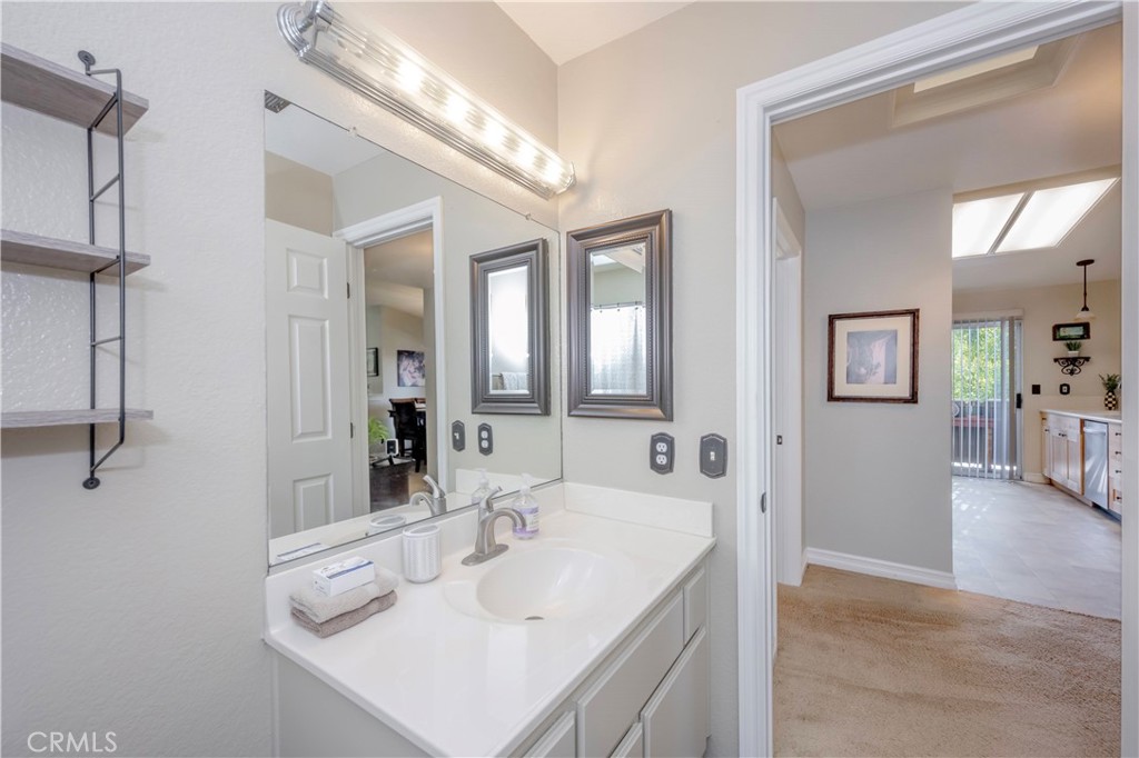 10 Corniche Drive E