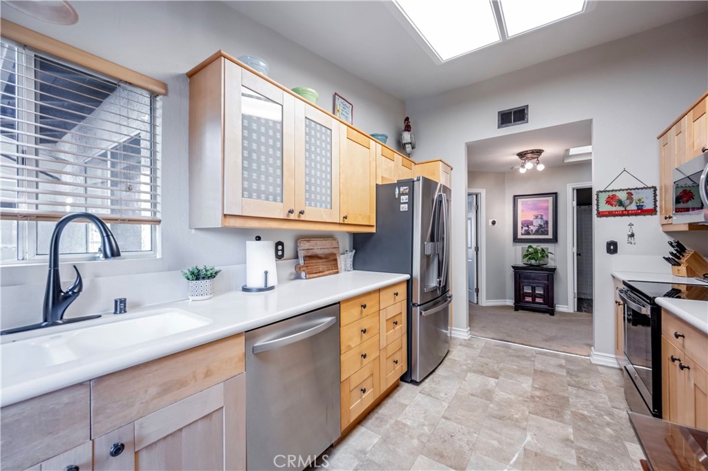 10 Corniche Drive E