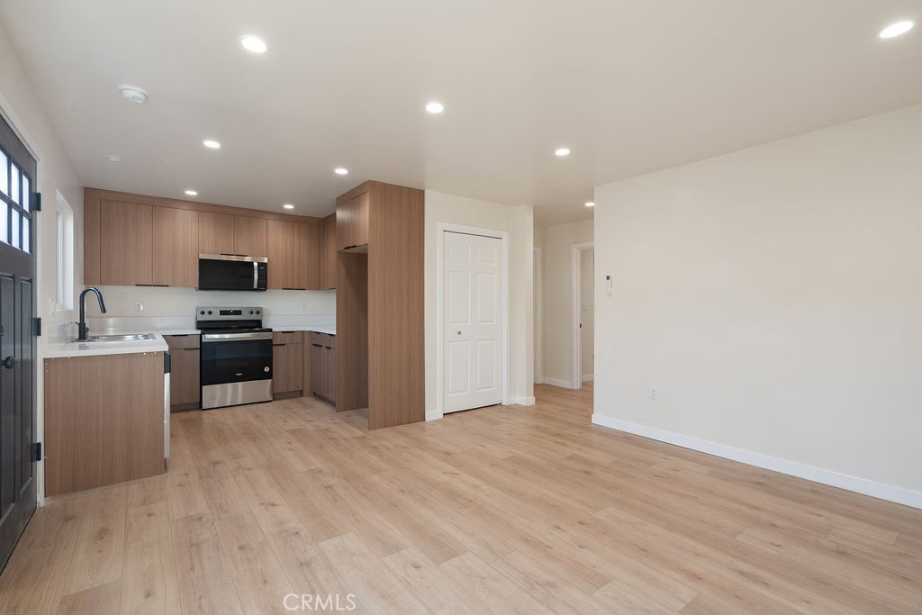 5166 S Manhattan 2
