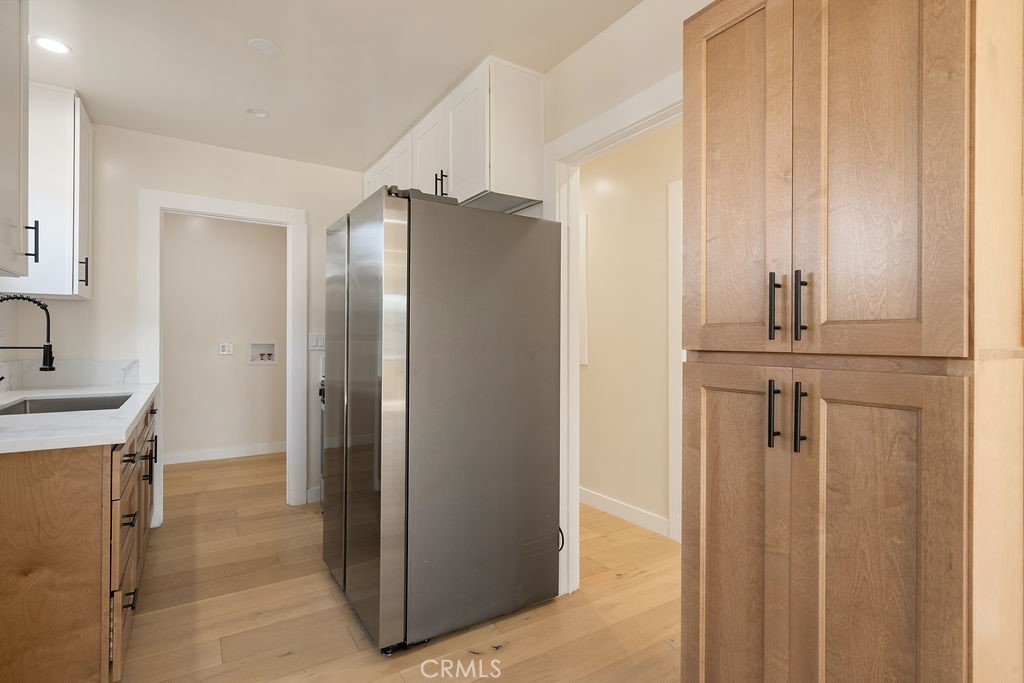 5166 S Manhattan
