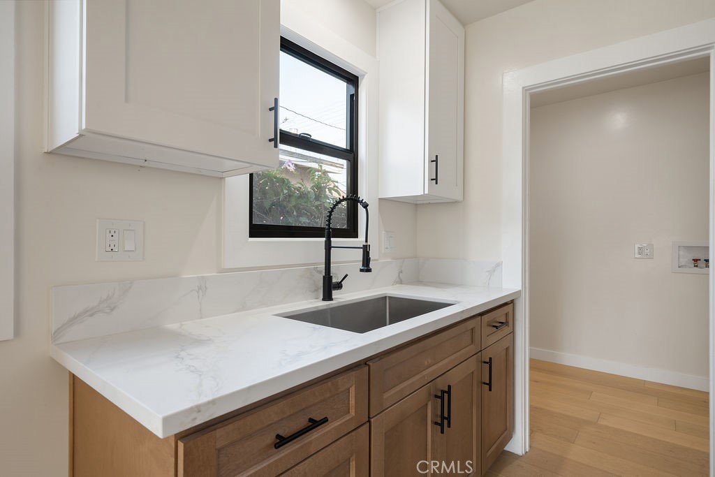 5166 S Manhattan