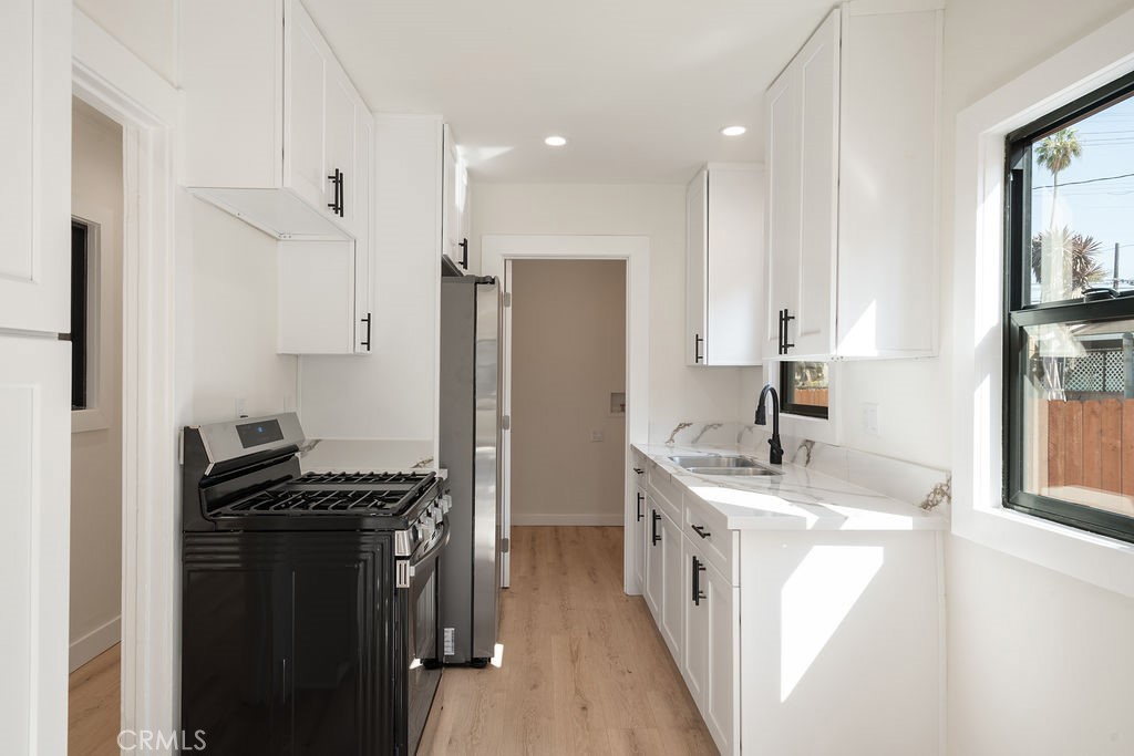 5166 S Manhattan