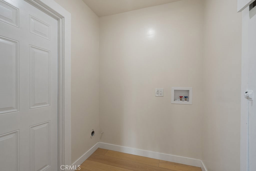 5166 S Manhattan