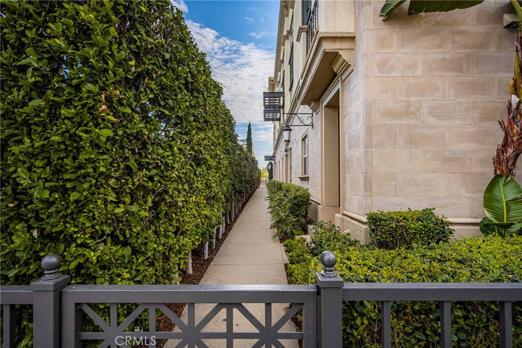 510 S Anaheim Boulevard S 7