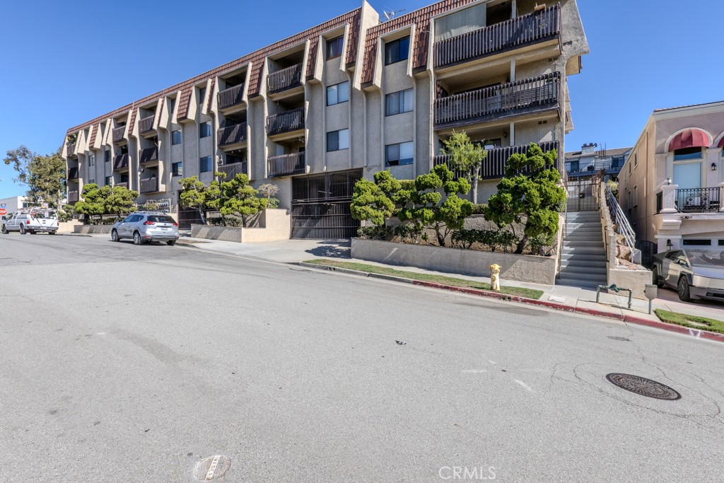 1460 E Willow Street 103