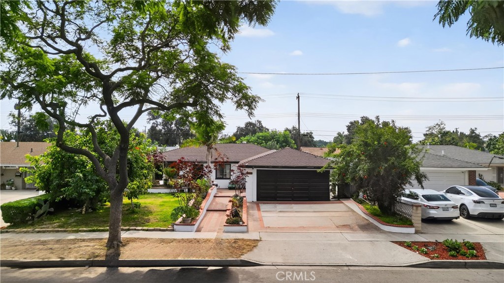 2926 W La Verne