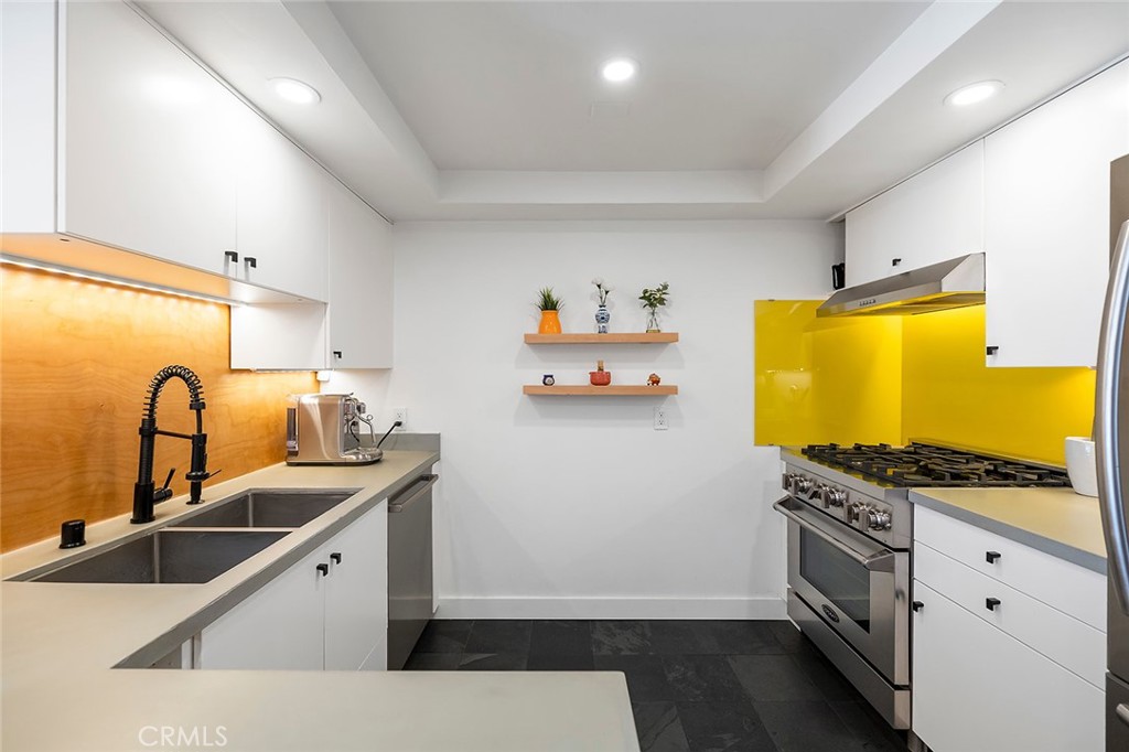 327 Chestnut Avenue 206