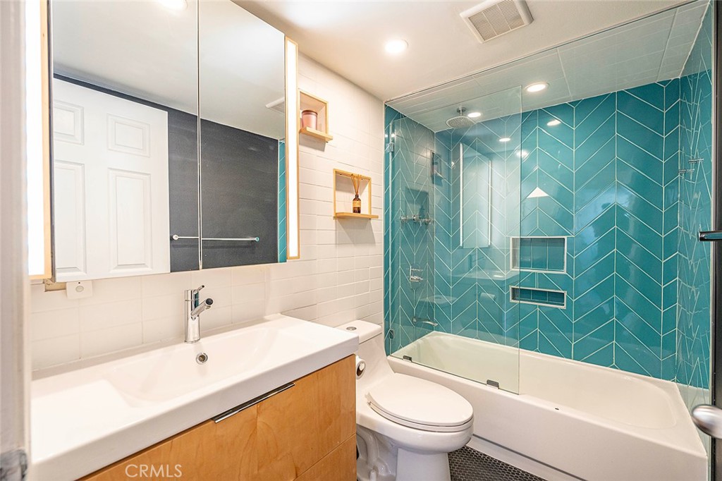 327 Chestnut Avenue 206