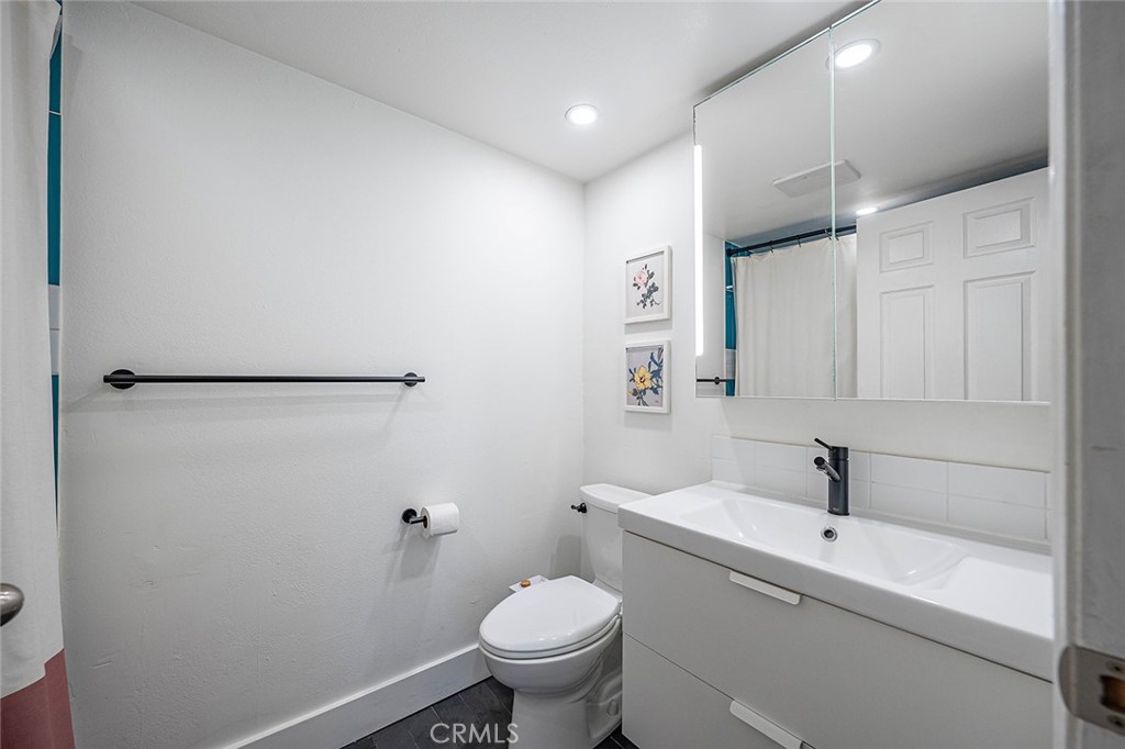 327 Chestnut Avenue 206