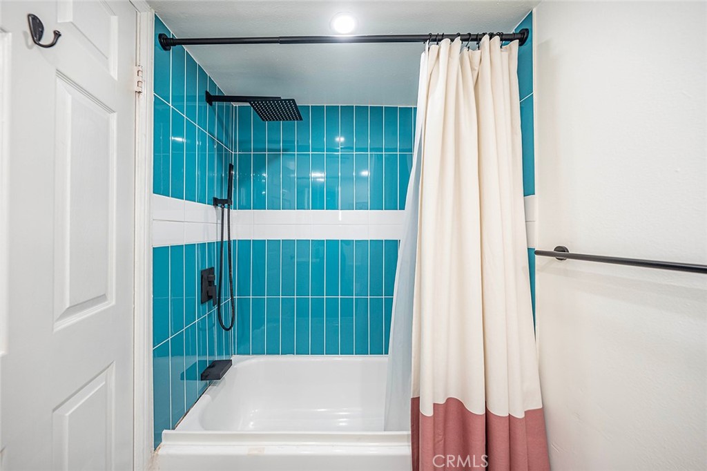 327 Chestnut Avenue 206