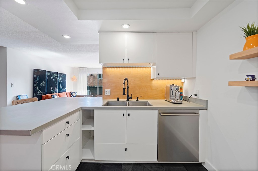 327 Chestnut Avenue 206