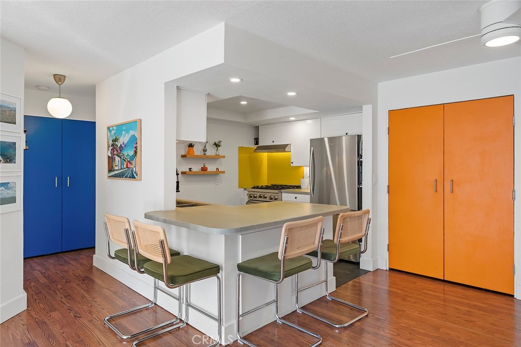 327 Chestnut Avenue 206