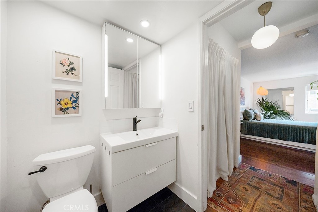 327 Chestnut Avenue 206