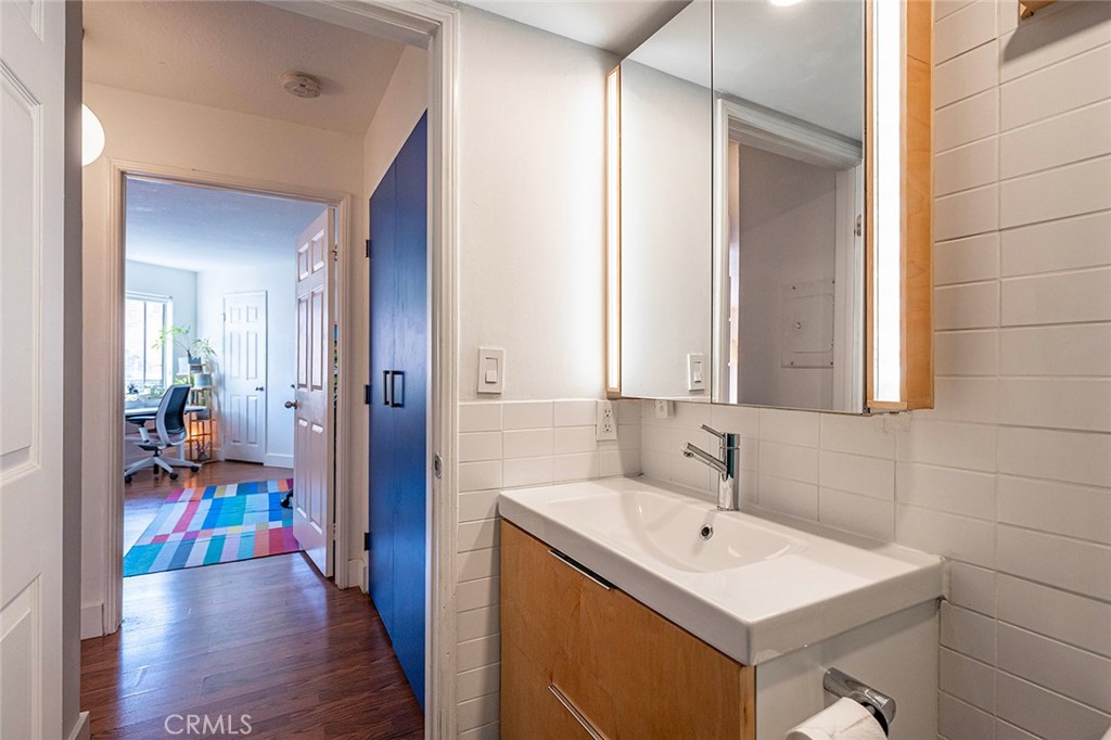 327 Chestnut Avenue 206