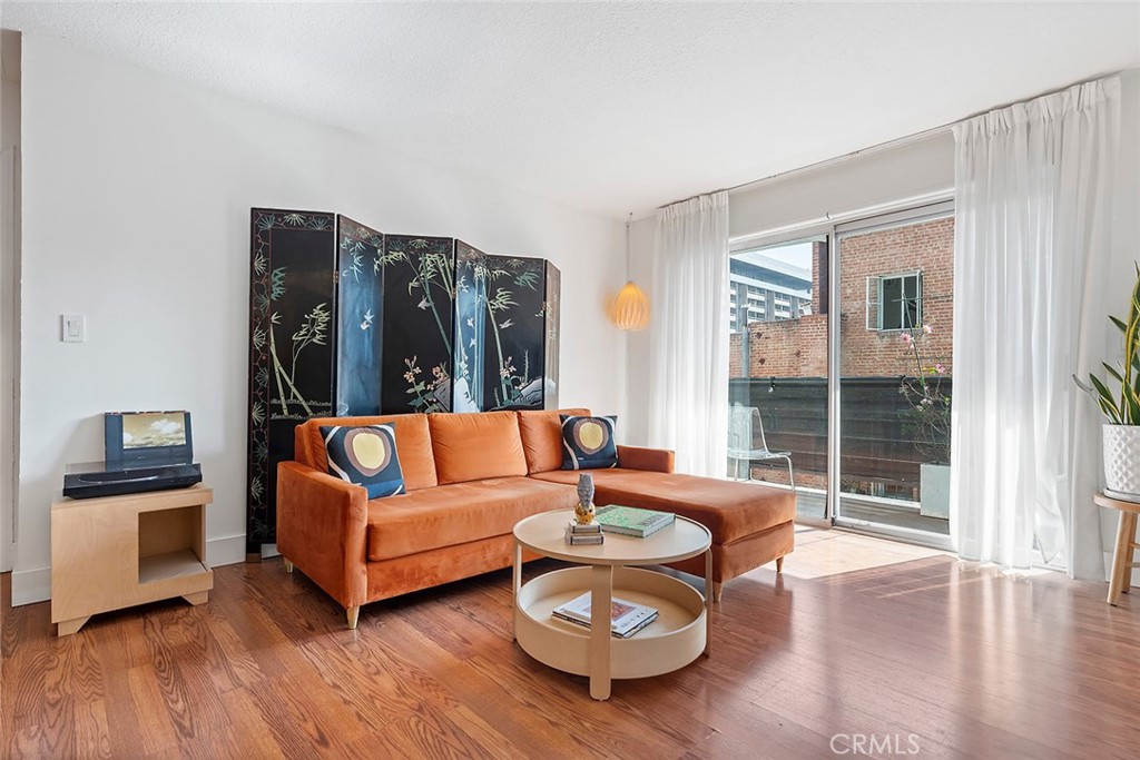 327 Chestnut Avenue 206