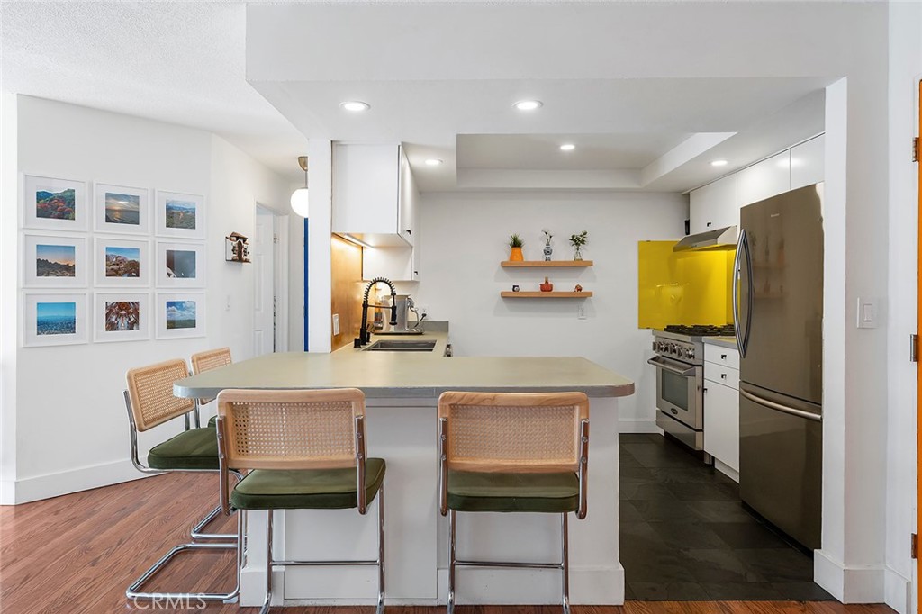 327 Chestnut Avenue 206