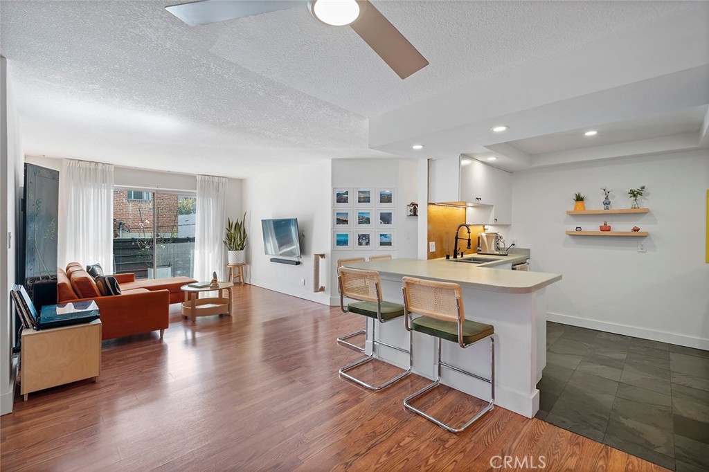 327 Chestnut Avenue 206