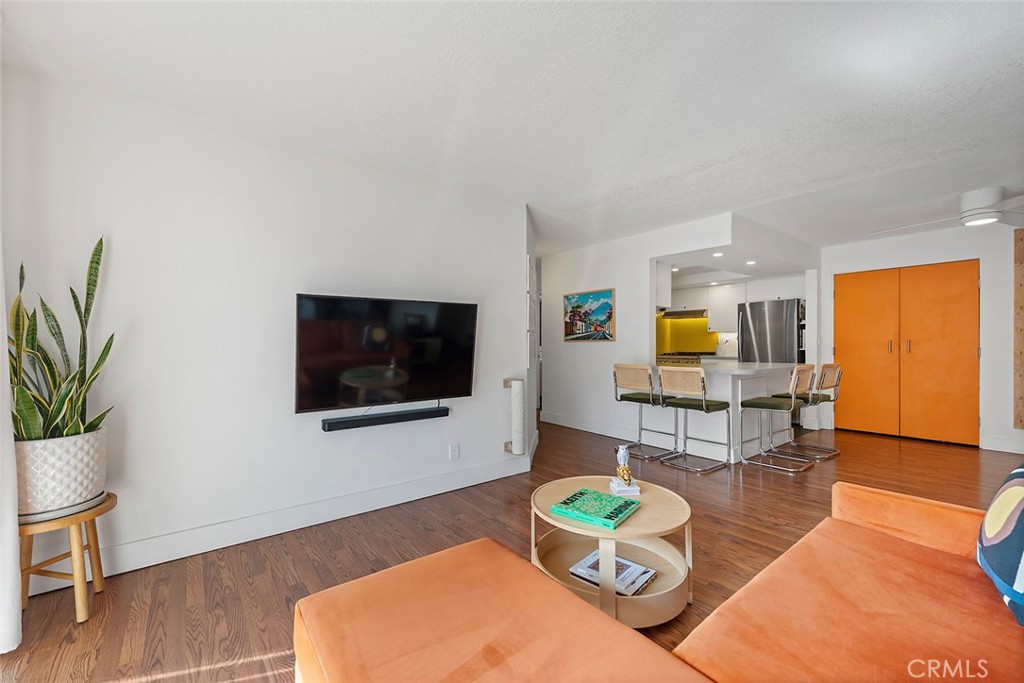 327 Chestnut Avenue 206