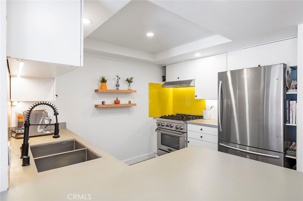 327 Chestnut Avenue 206