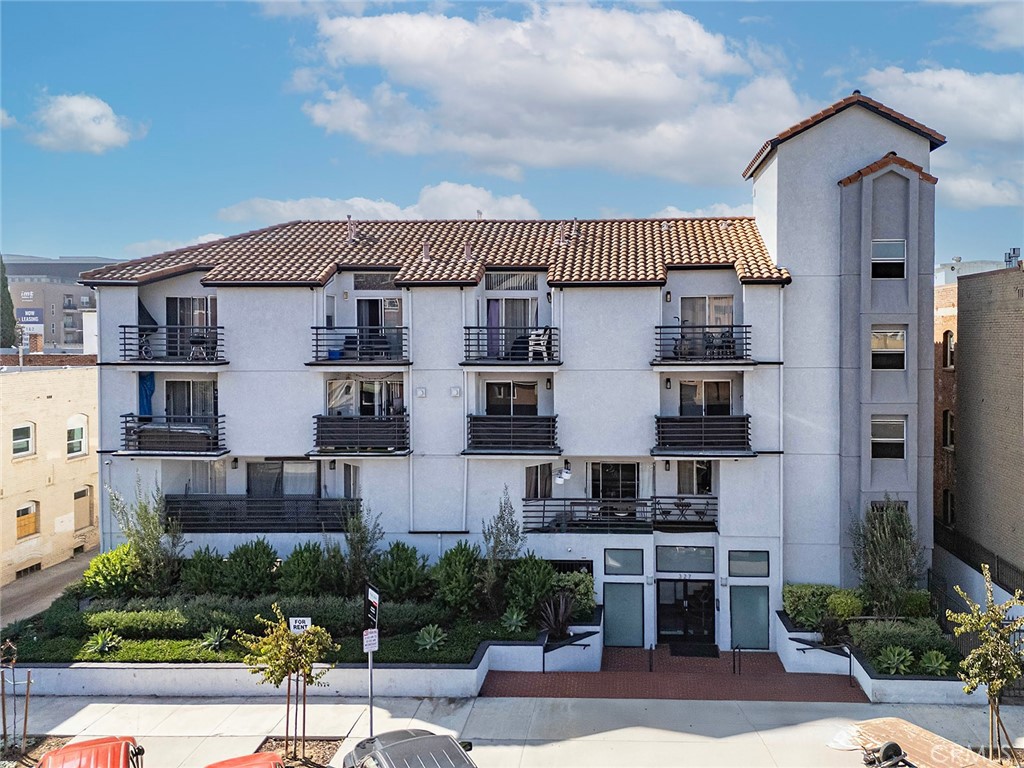 327 Chestnut Avenue 206