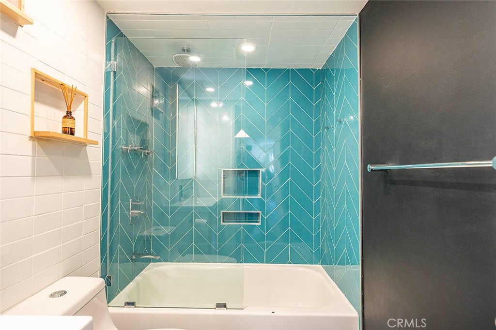 327 Chestnut Avenue 206