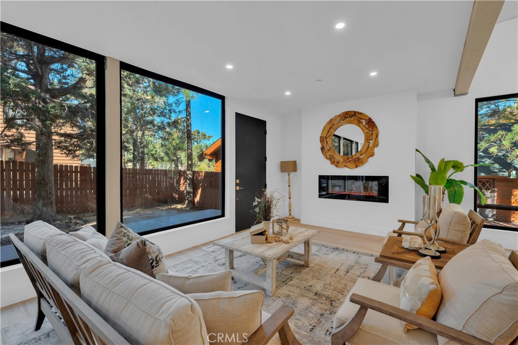 216 Leonard Lane