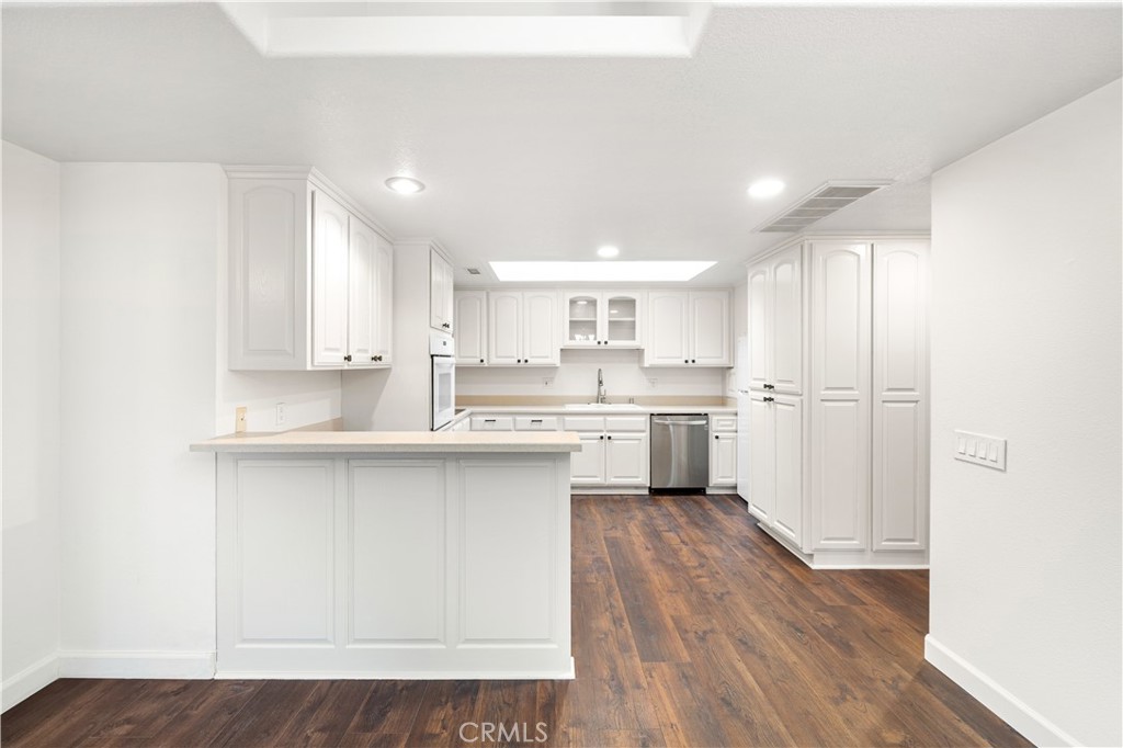 1560 1560 Interlachen Road M12-66L