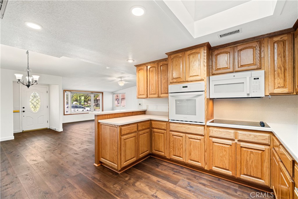 1560 1560 Interlachen Road M12-66L