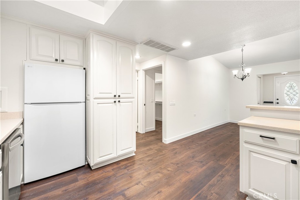 1560 1560 Interlachen Road M12-66L