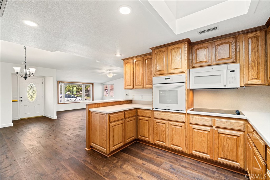 1560 1560 Interlachen Road M12-66L